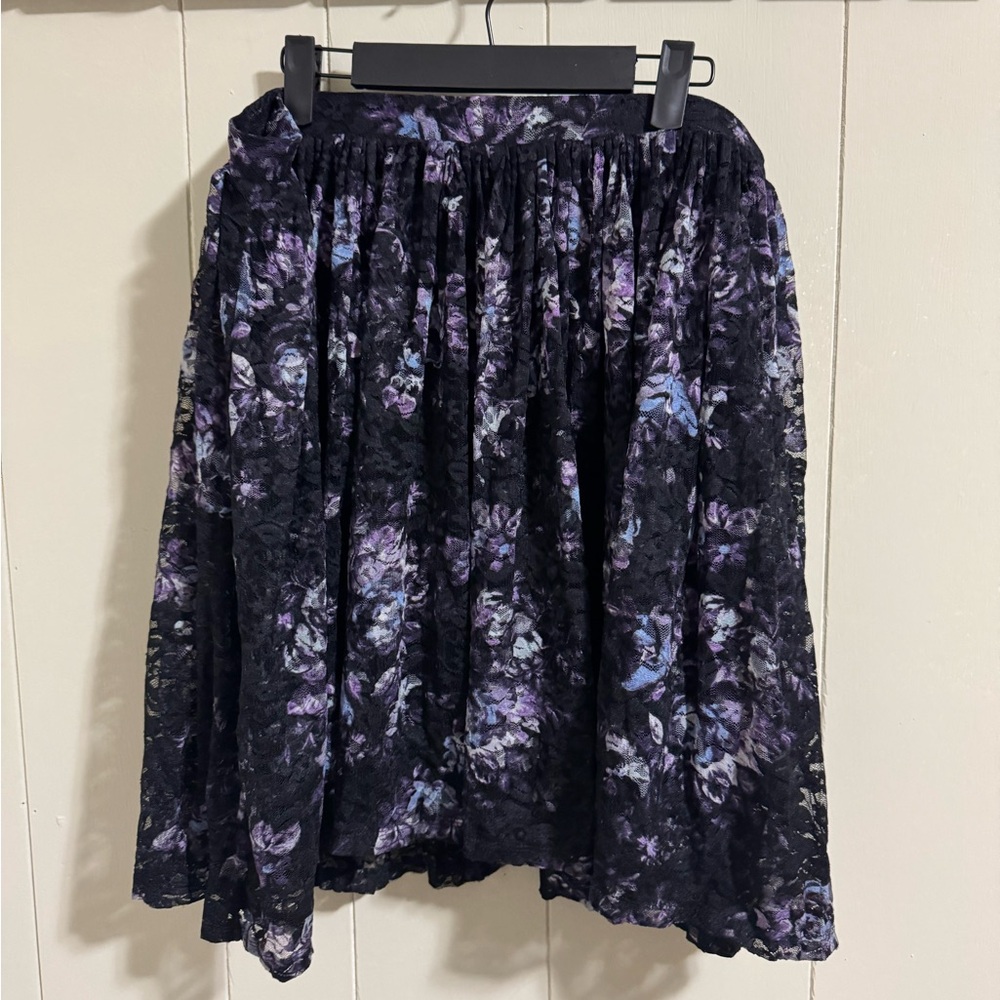 Torrid Black Blue Purple Floral lace A-Line Skirt size 1 1x 14/16 stretch lined